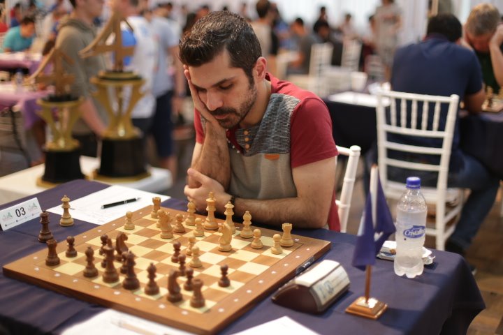 KRIKOR E FIER na mesa 1 do Floripa Chess Open - RODADA #6 