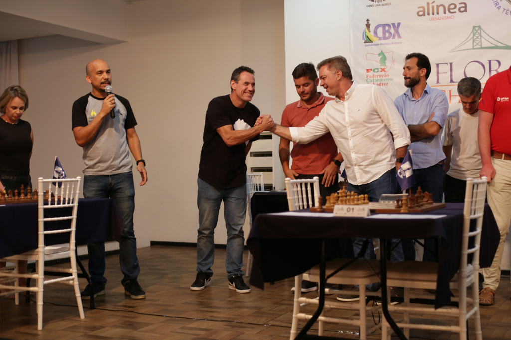 Floripa Chess Open on X: 6º Floripa Chess Open 2020 inicia com 380  enxadristas de 11 países! A competição segue até domingo (26) em 10  rodadas! #FCO2020 #euvou #floripachessopen2020 #floripachess #floripaopen  #vifloripachessopen2020 #