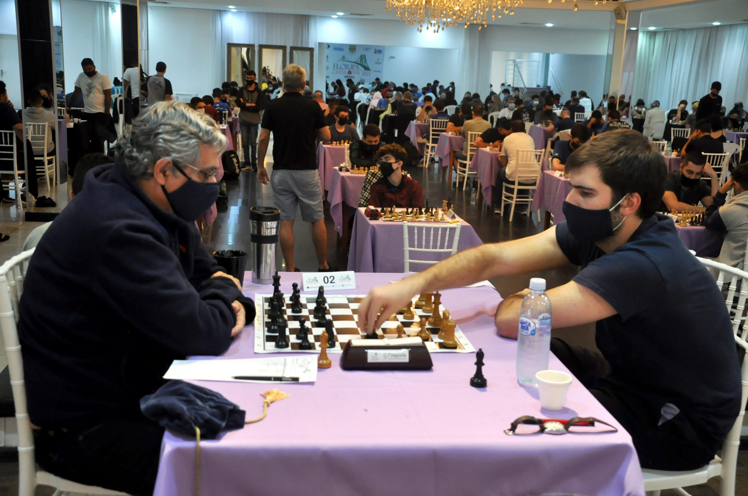 KRIKOR E FIER na mesa 1 do Floripa Chess Open - RODADA #6 
